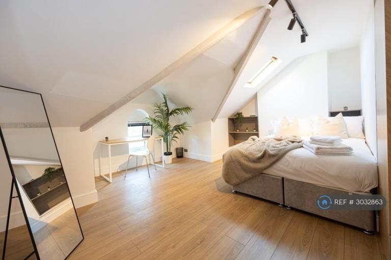 3 bedroom flat in Wilmslow Road, Manchester, M20 (3 bed) (#3032863)