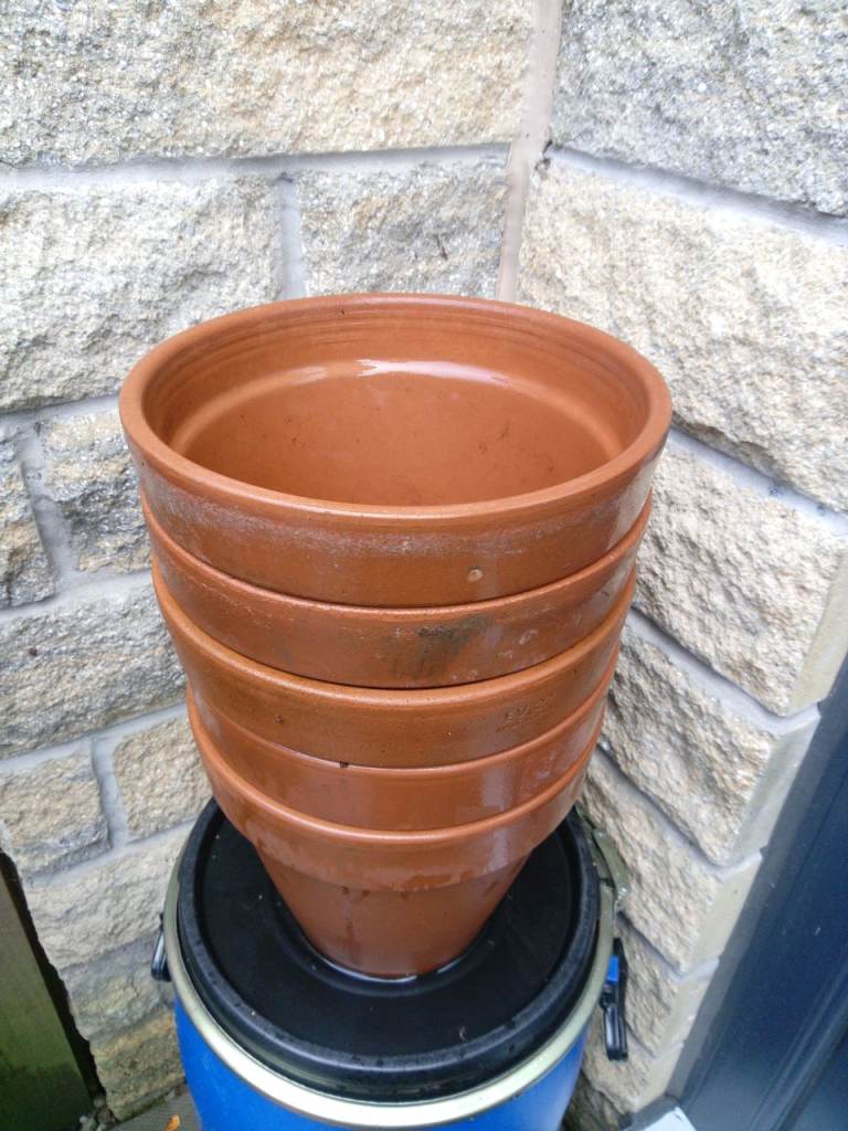 X5 Terracotta Plant Pots. Approx 10 litre each