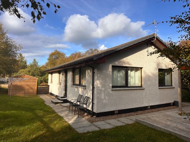 Professionals or Contractors on extended placement - 3 bed cottage just south of Inverness
