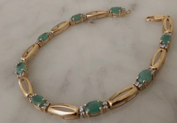 9ct Gold emerald & diamond bracelet. Length 7”/7.5” weight 7g coll/del only.