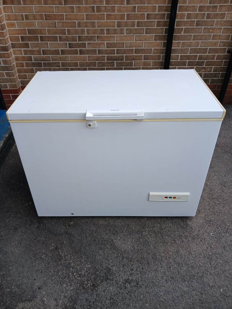 FREEZER CHEST FREEZER LARGE 315 LITRE CAPACITY HOTPOINT A+ ENERGY RATED CAN DELIVER £260