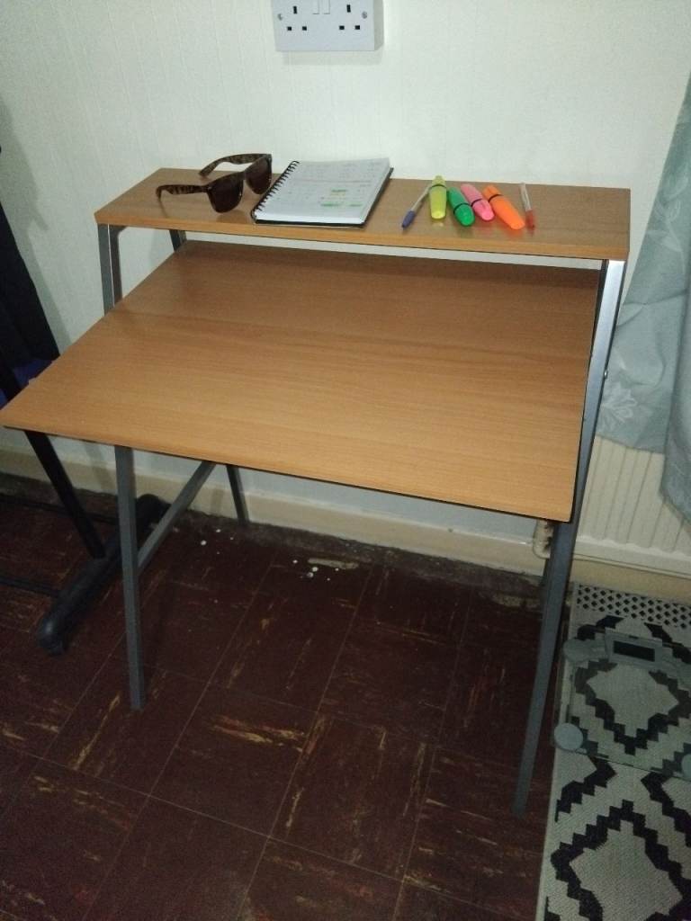 Computer desk