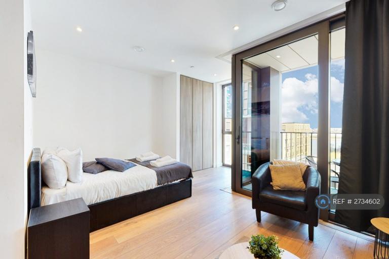 Studio flat in Reminder Lane, London, SE10 (#2734602)