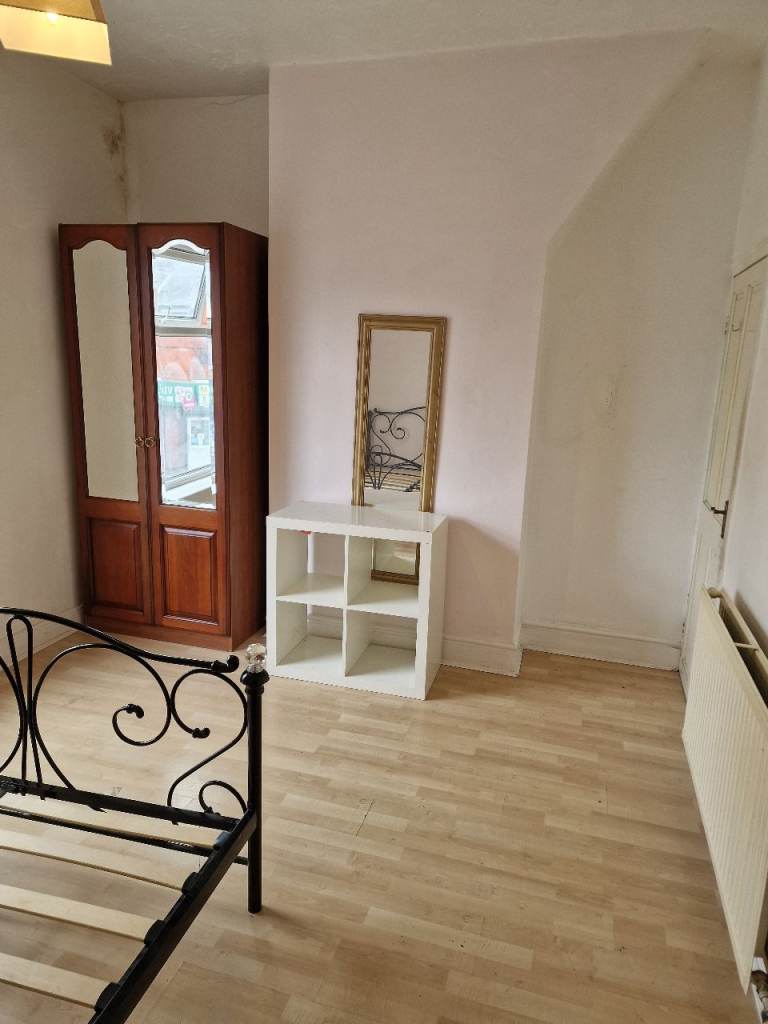Large double room to rent Fallowfield