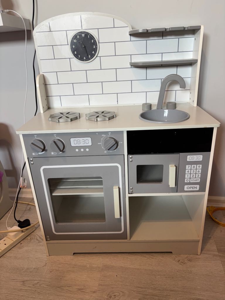 Kids toy kitchen 