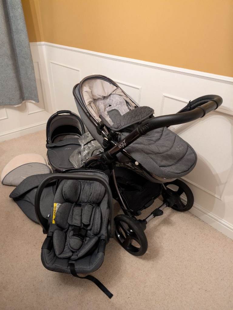 Egg 2 pram travel bundle in Grey Quartz 