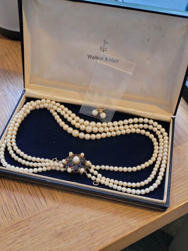 Vintage 9ct Gold Triple Strand Cultured Pearl Necklace & Earrings – Garnet Clasp – Boxed
