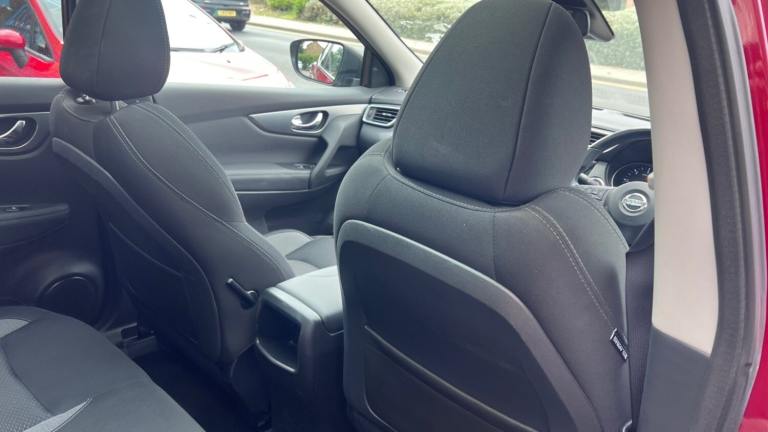 Nissan qashqai N1.5 dCi 115 N-Connecta 5dr 2 owners full Nissan history stunning