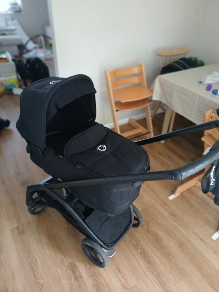 Bugaboo Dragonfly Pushchair - Black, very Condition with Rain Cover