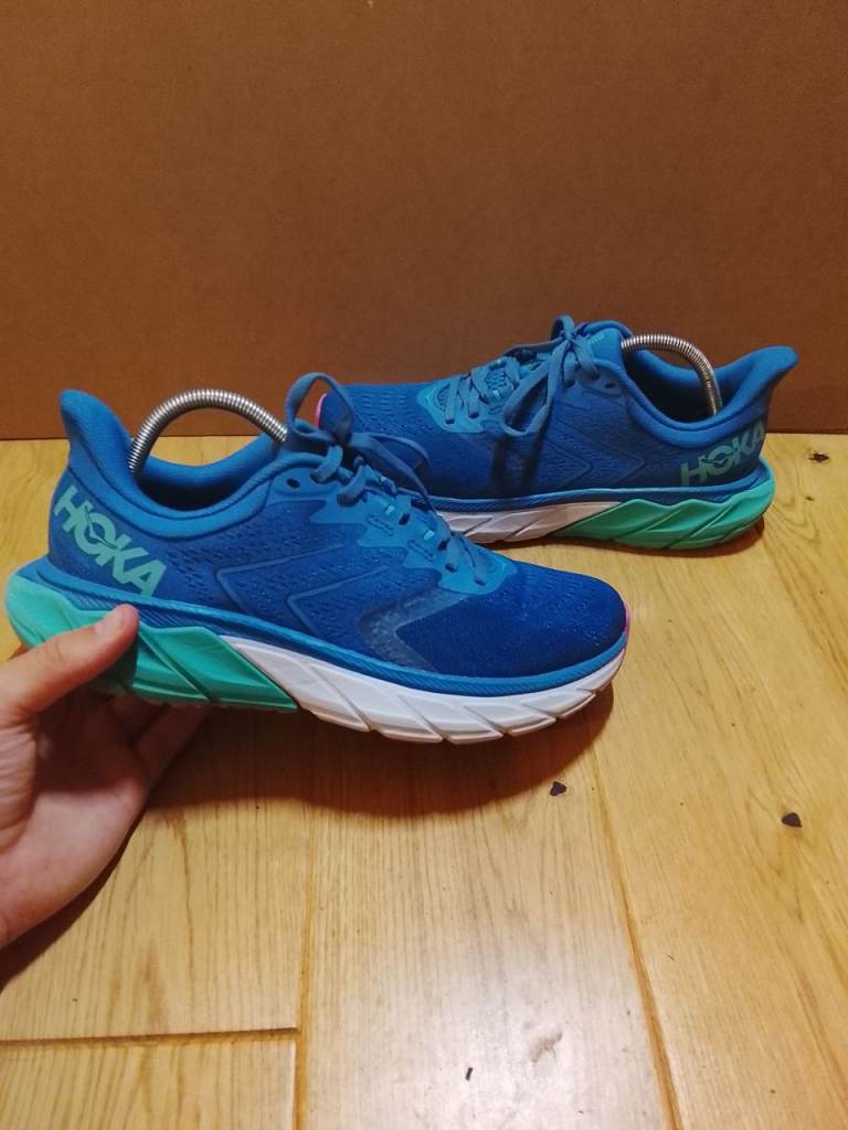 Hoka Arahi 5 Running Shoes – Blue, UK 6.5, Excellent Condition