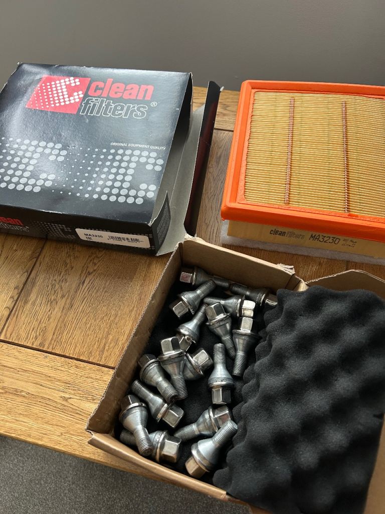 Jeep Renegade Chrome Wheel Nuts and Air Filter