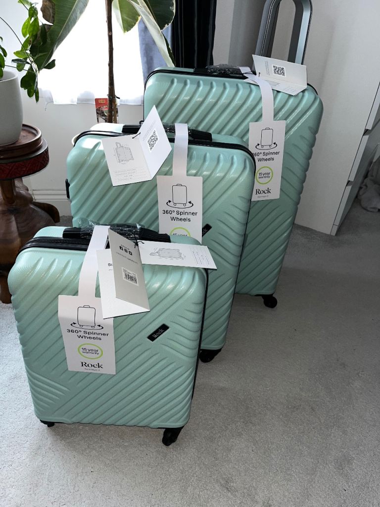 Brand new suitcase set large /medium /cabin size £90 no offers 