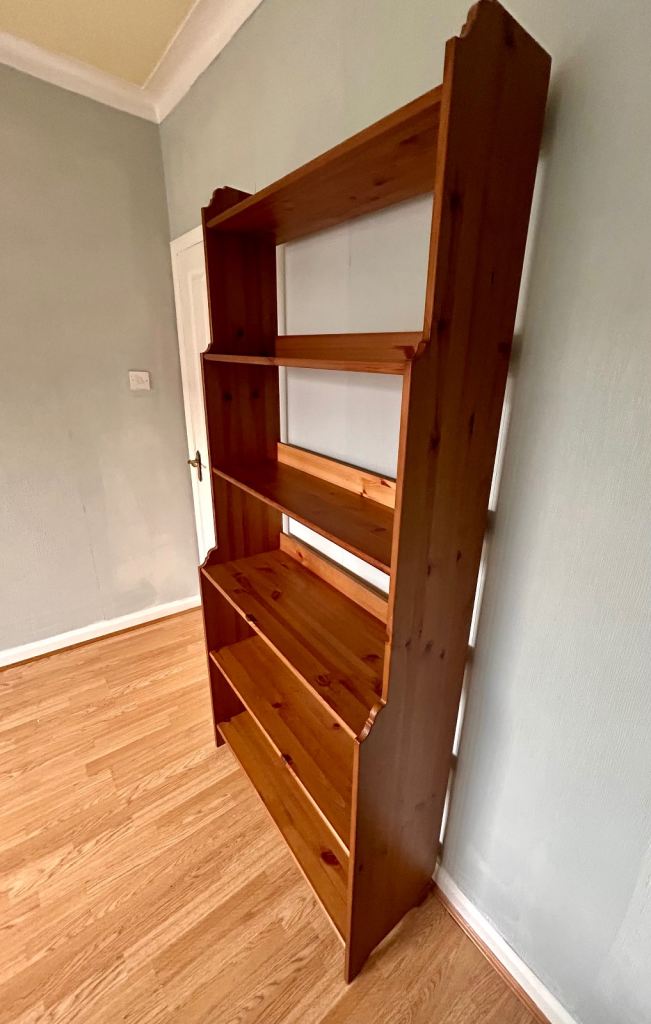 Tall Wooden Bookcase – 5 Tier Storage Shelves – Rustic Pine Style