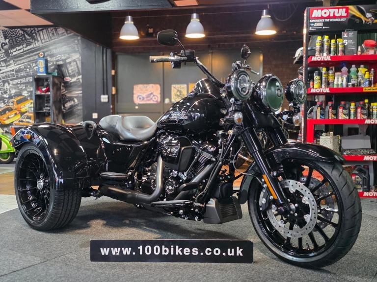 2025/75 HARLEY-DAVIDSON FLRT FREEWHEELER 114 1868CC JUST 1 MILE