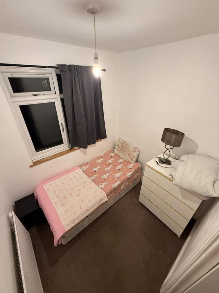 ROOM TO LET ON STRETHAM VALE