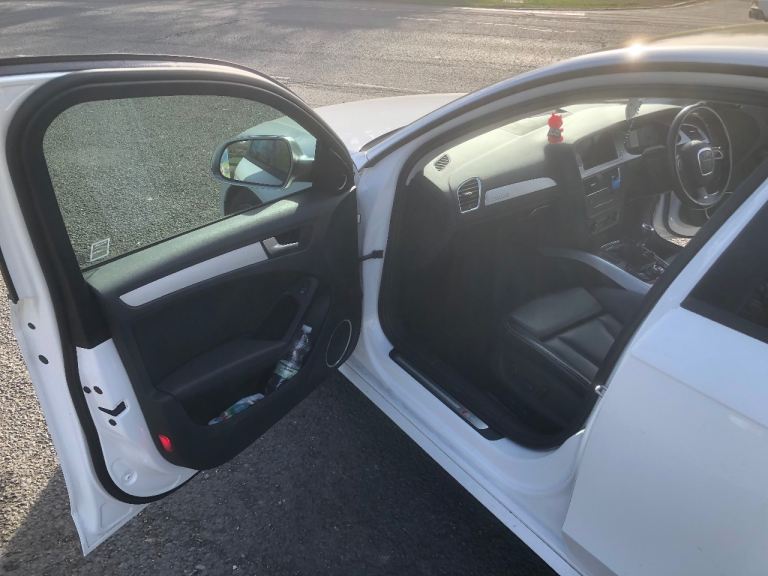 Audi, A4, Saloon, 2011, Manual, 2995 (cc), 4 doors