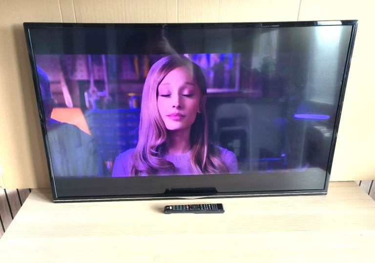 Cheap 49" Telly 4K Smart TV Digihome 49298UHD UHD 4K Ultra HDR Smart TV  Freeview Play