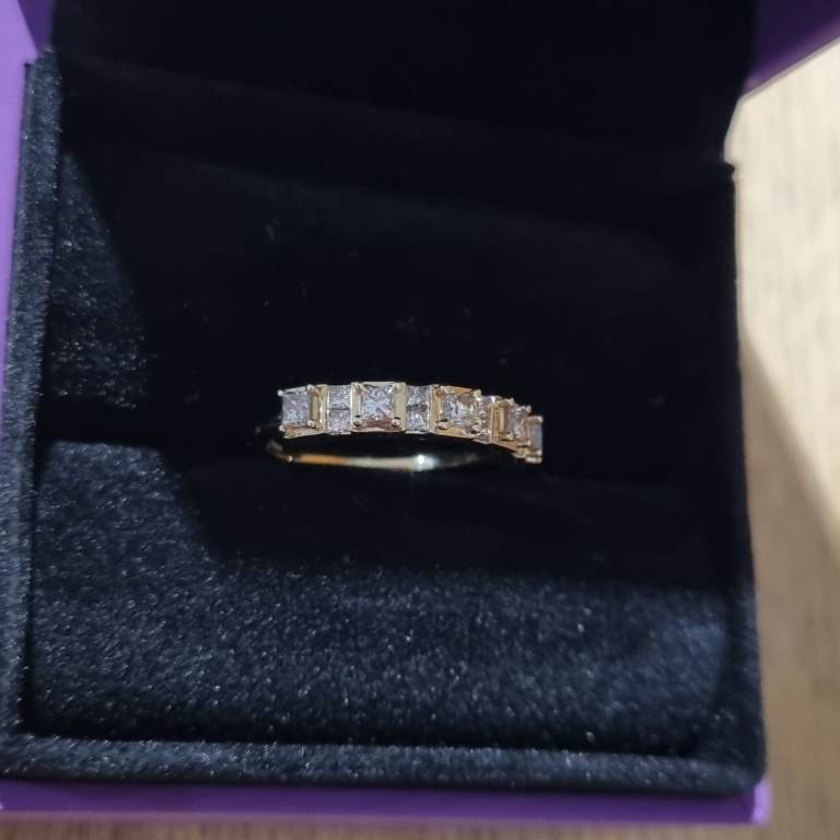 Gold 9ct Diamond half hoop ring. 0.50ct 