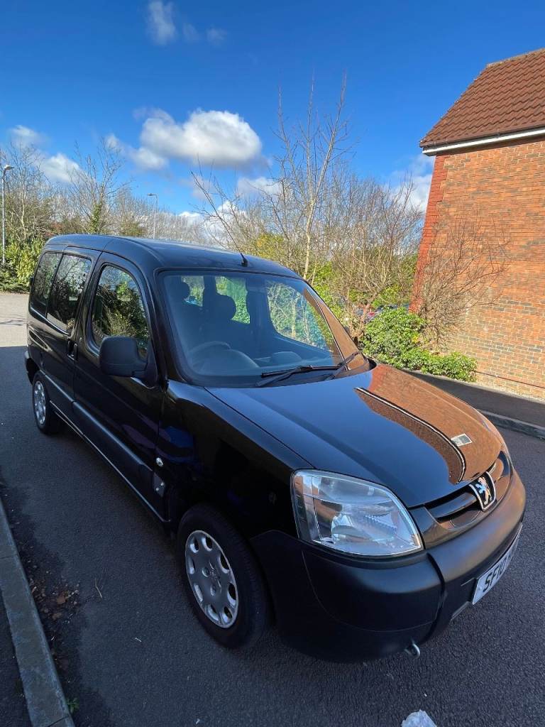 Peugeot 1.6 diesel wheelchair accessible MPV 5 seats