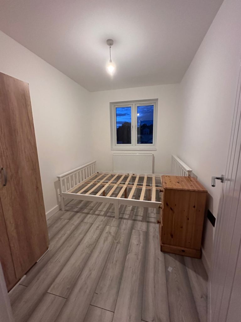 Small double room for rent £650 pcm