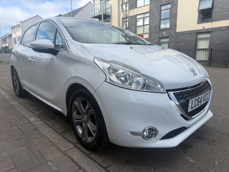 Peugeot, 208, Hatchback, 2015, Semi-Auto, 1199 (cc), 5 doors