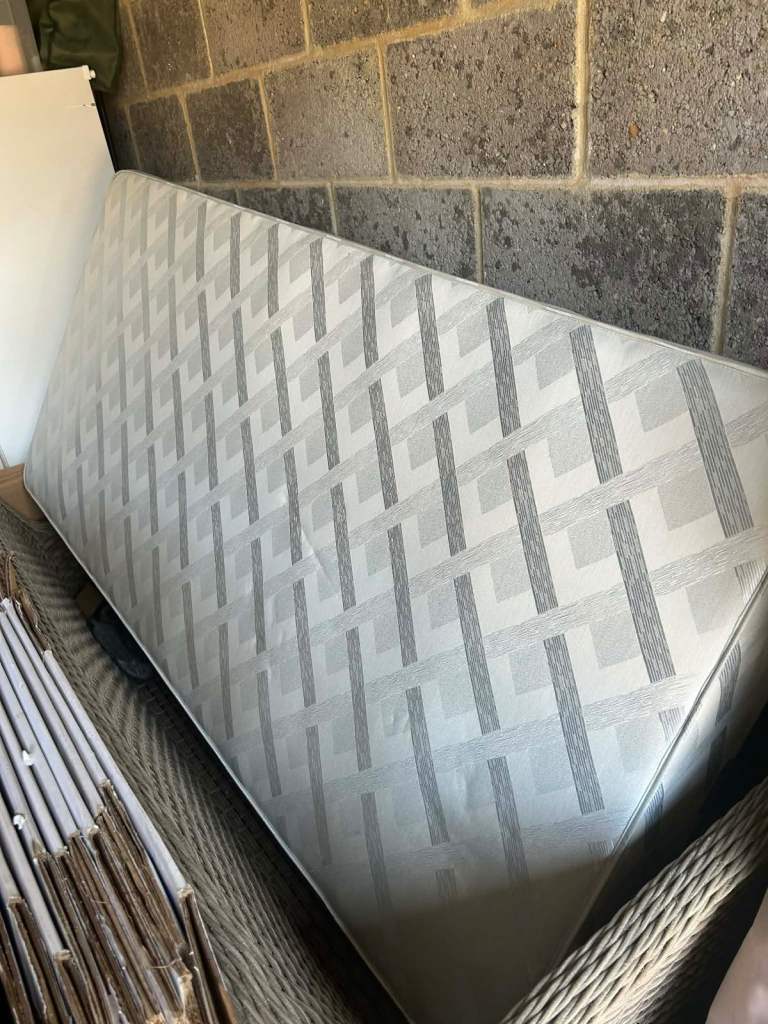 Luxurious Relyon single Divan (base no mattress)