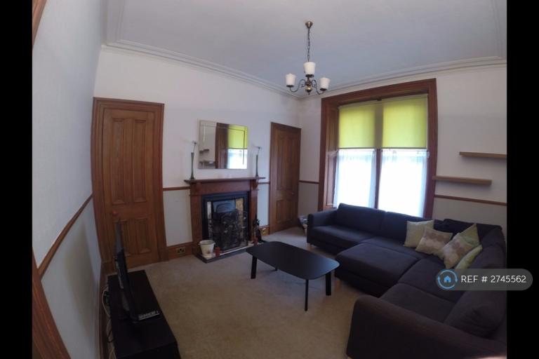 1 bedroom flat in Rosemount Place, Aberdeen, AB25 (1 bed) (#2745562)