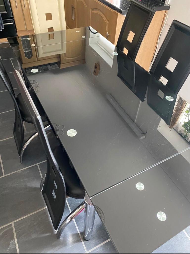 Dining table and chair set