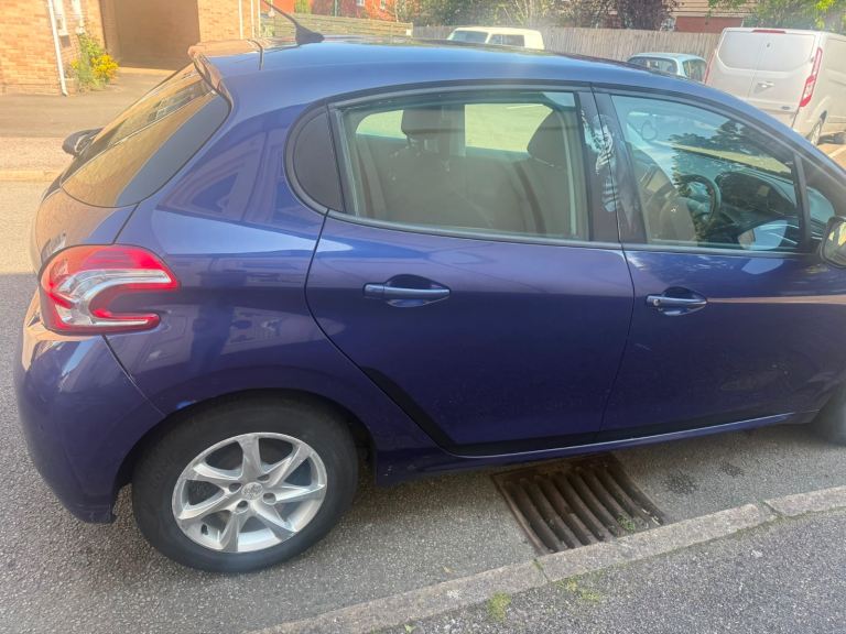 Peugeot, 208, Hatchback, 2013, Manual, 1199 (cc), 5 doors