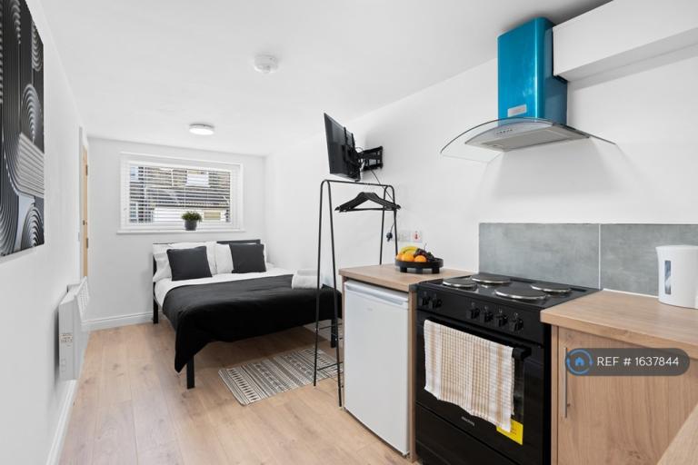 1 bedroom in Carmichael Road, London, SE25 (#1637844)