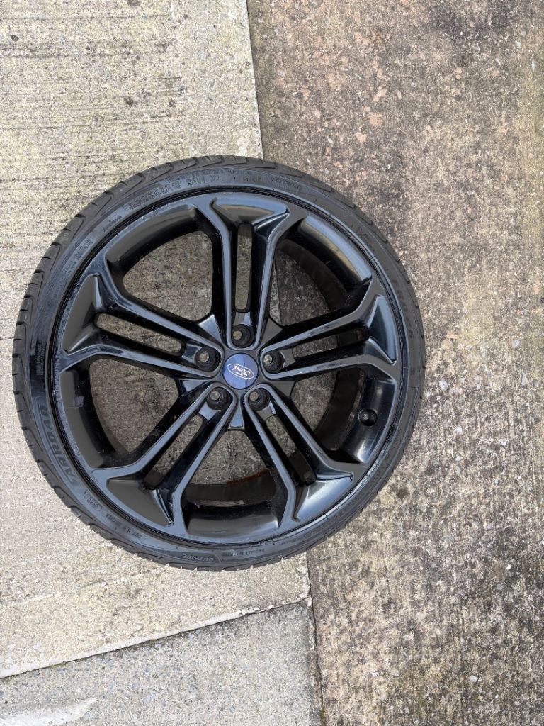 Genuine Ford Focus ST MK3 19 Inch Gloss Black Alloy/Tyre 2015-2018 Model