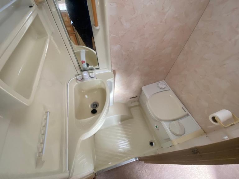 CROWN SCEPTRE - 1998 - 5 BERTH - SEATING BOTH ENDS 