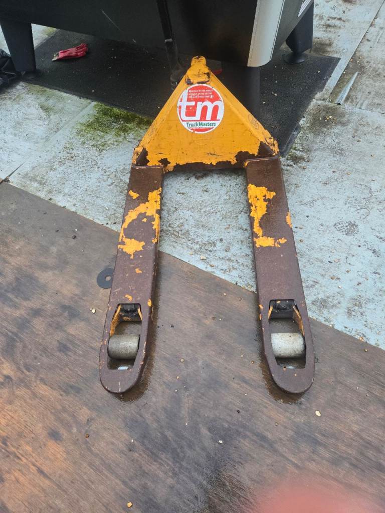 Pallet truck