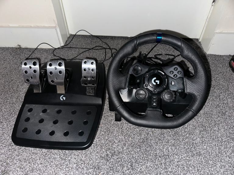 Logitech g923 racing wheel and pedals