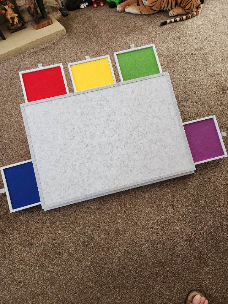 As new (Used Once only) 1000 piece Foldable & Storable Anti-Slip Puzzle Board
