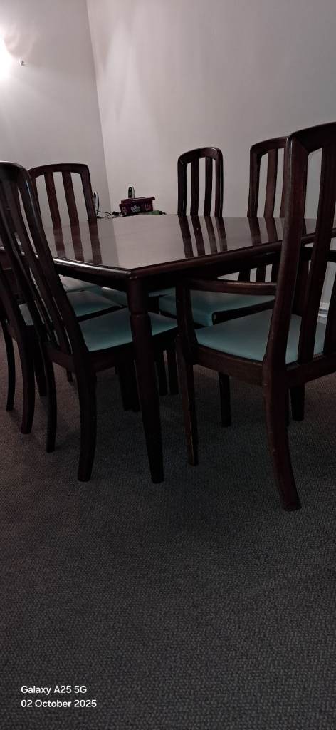 Table and 6 chairs. FREE!