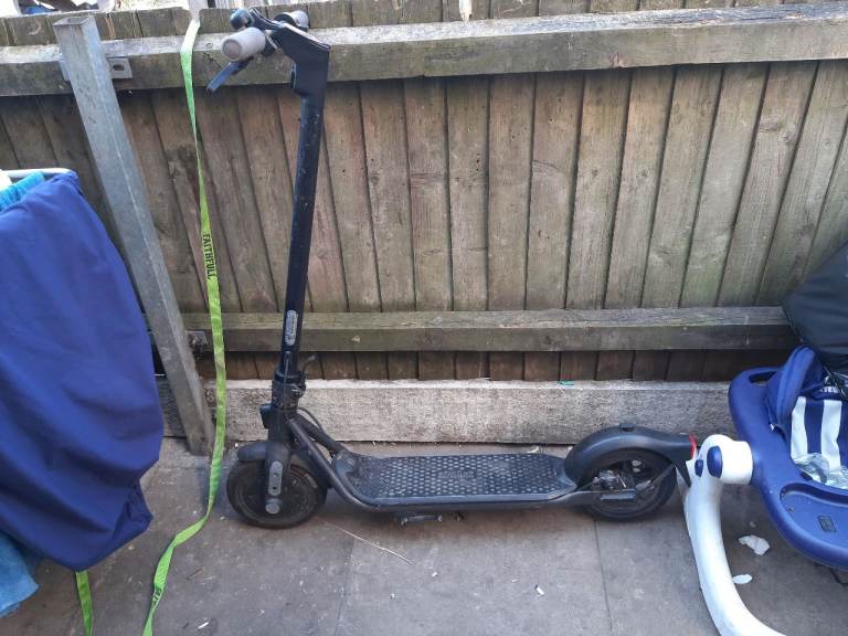 Ninebot Kickscooter Electric Scooter - Black, Good Condition