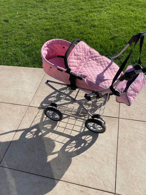 SILVER CROSS FOLDING DOLLS PRAM  - NO HOOD !   ONLY £10 V.G.C. 