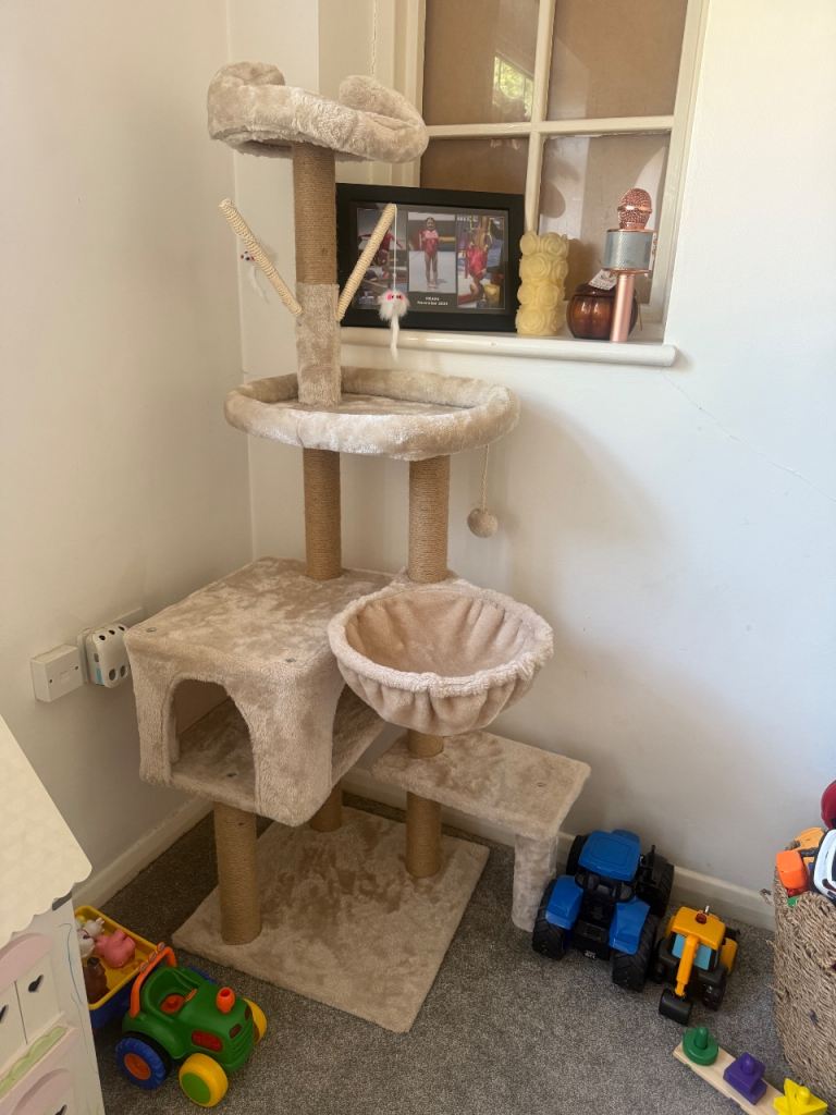 Cat tower beige 