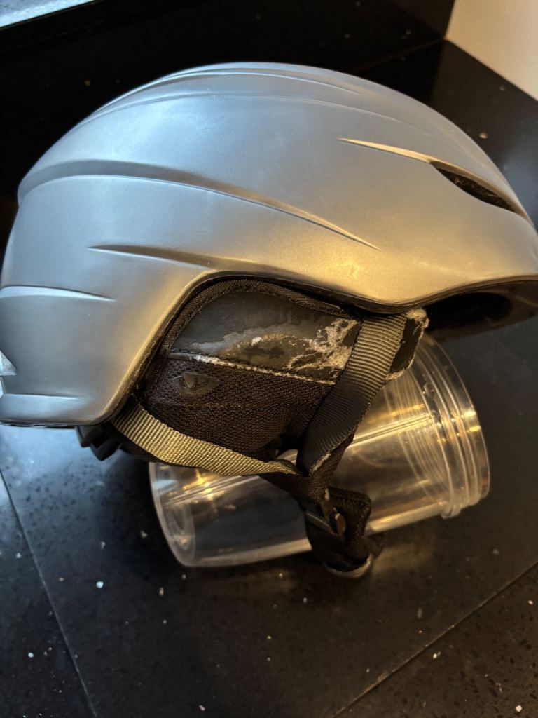 Giro G10 ski helmet size medium 