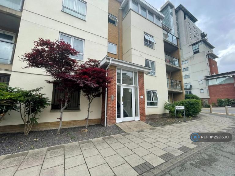2 bedroom flat in Pier Way, London, SE28 (2 bed) (#2921630)