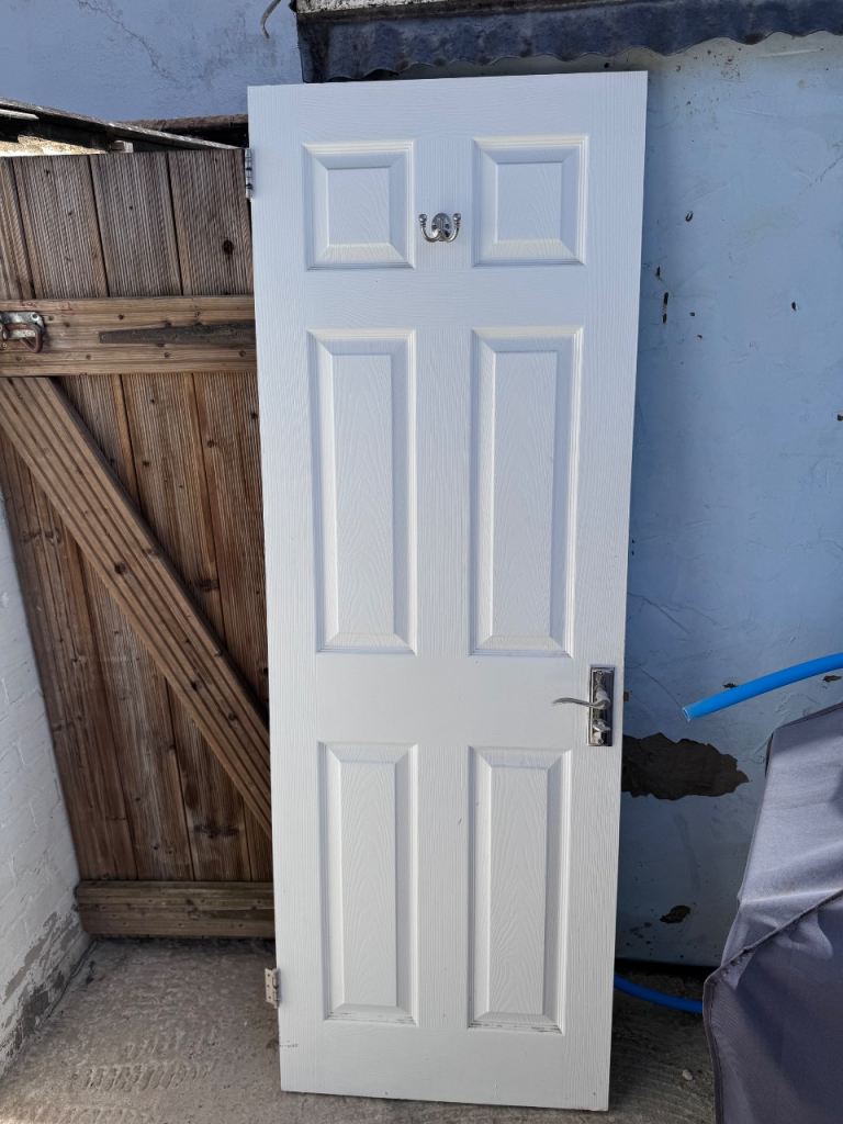 FREE - internal door with handles and hinges 