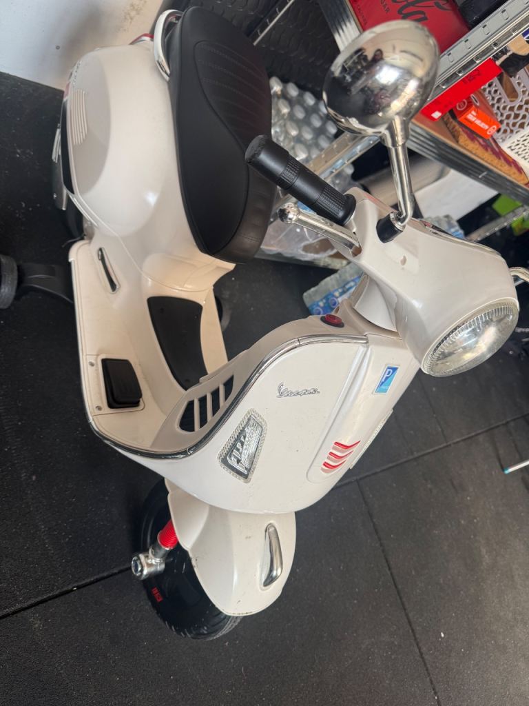 Vespa Kids Ride-On Scooter – White, Good Condition