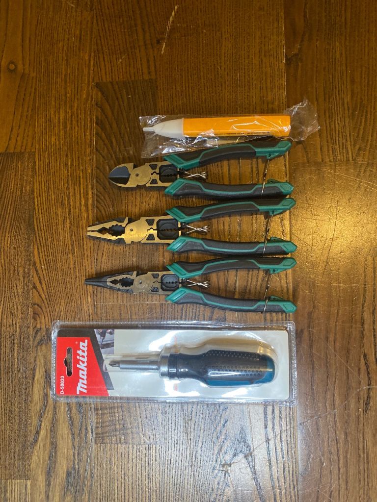 Great Tool Set for Home Repairs – Pliers + Makita Screwdriver!”West Dulwich £41 or best offer 