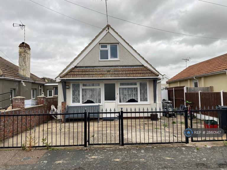 4 bedroom house in Flowers Way, Jaywick, Clacton-On-Sea, CO15 (4 bed) (#2860147)