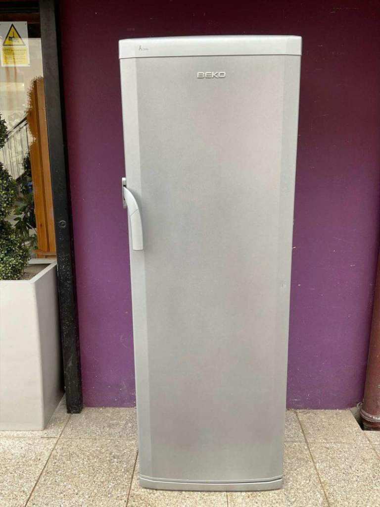 Tall fridge 