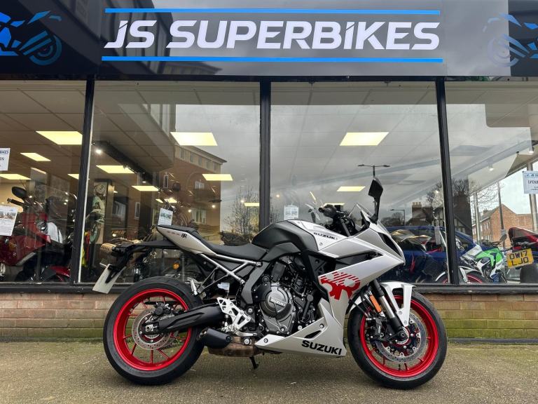 SUZUKI GSX8R FFQM4 2024 - ONLY 766 MILES - 1ST SERVICE DONE. ONE OWNER