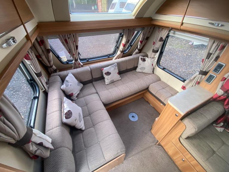 SWIFT CHALLENGER 625se - 2014 - FIXED BED - 5 BERTH - RARE LAYOUT PRISTINE 