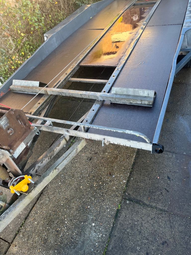 Car trailer tilt bed