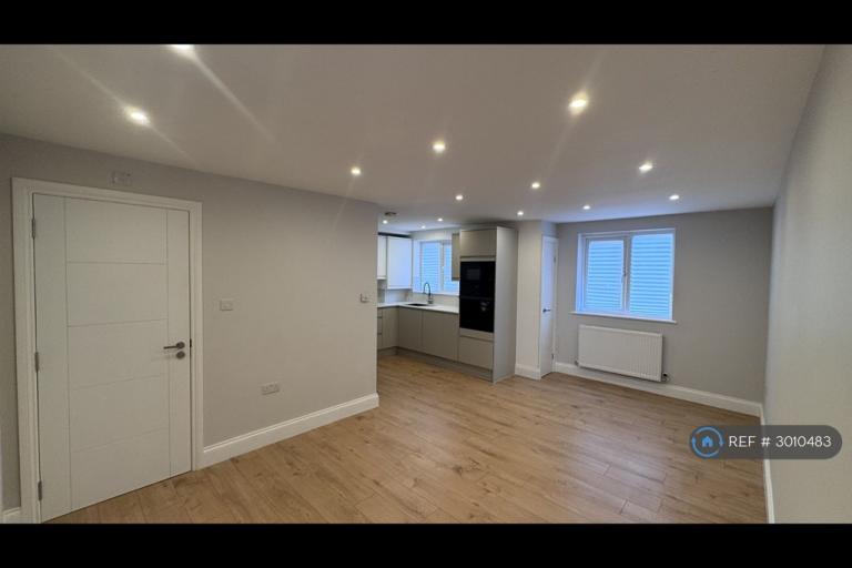 2 bedroom flat in Chadbone Close, Aylesbury, HP20 (2 bed) (#3010483)